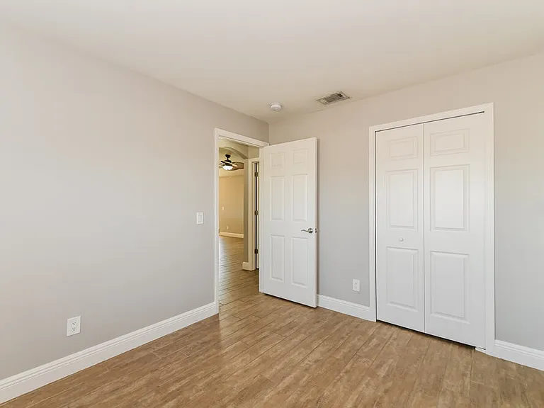 3213 SE Santa Barbara Pl — Photo 11