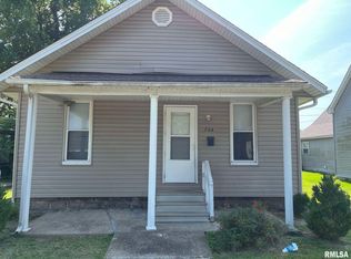 704 N 16th St, Herrin, IL 62948