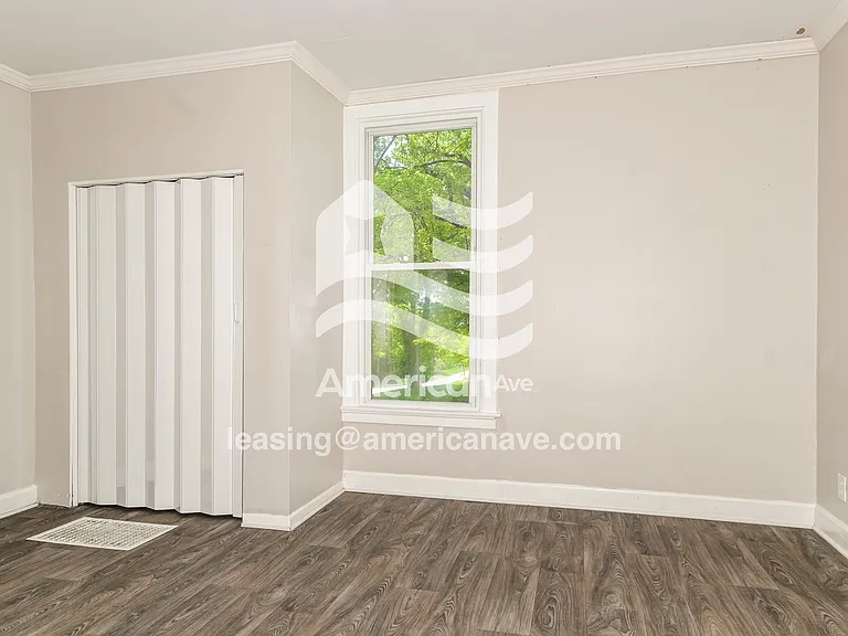 1531479_014_bedroom_13.jpg