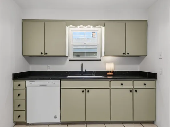 3533 Elmwood Dr, Riverside, CA 92506