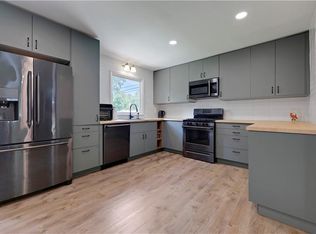 8929 Grandview Dr, Overland Park, KS 66212
