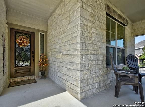 5th image of 872 Maple Dr