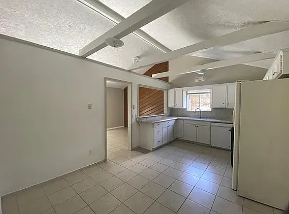 4111 Sleepy Hollow Ln — Photo 9