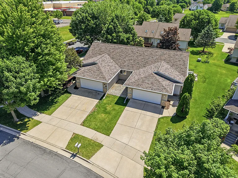 1051 Tamarack Way #1051 — Photo 1