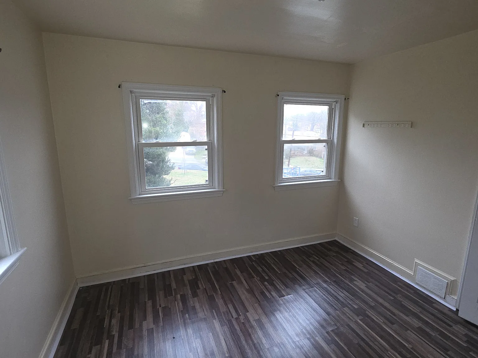 1 bed, 120 sqft, $820 — Photo 2