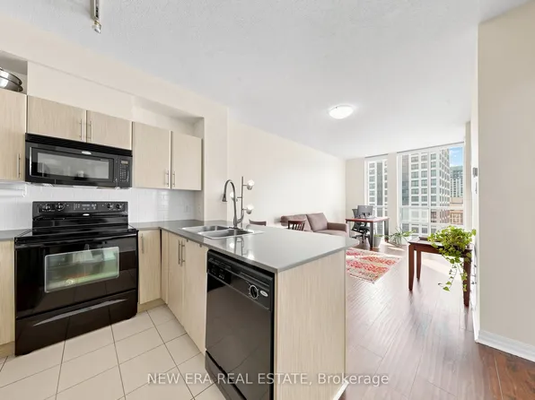 3515 Kariya Dr #2810, Mississauga, ON L5B 0C1