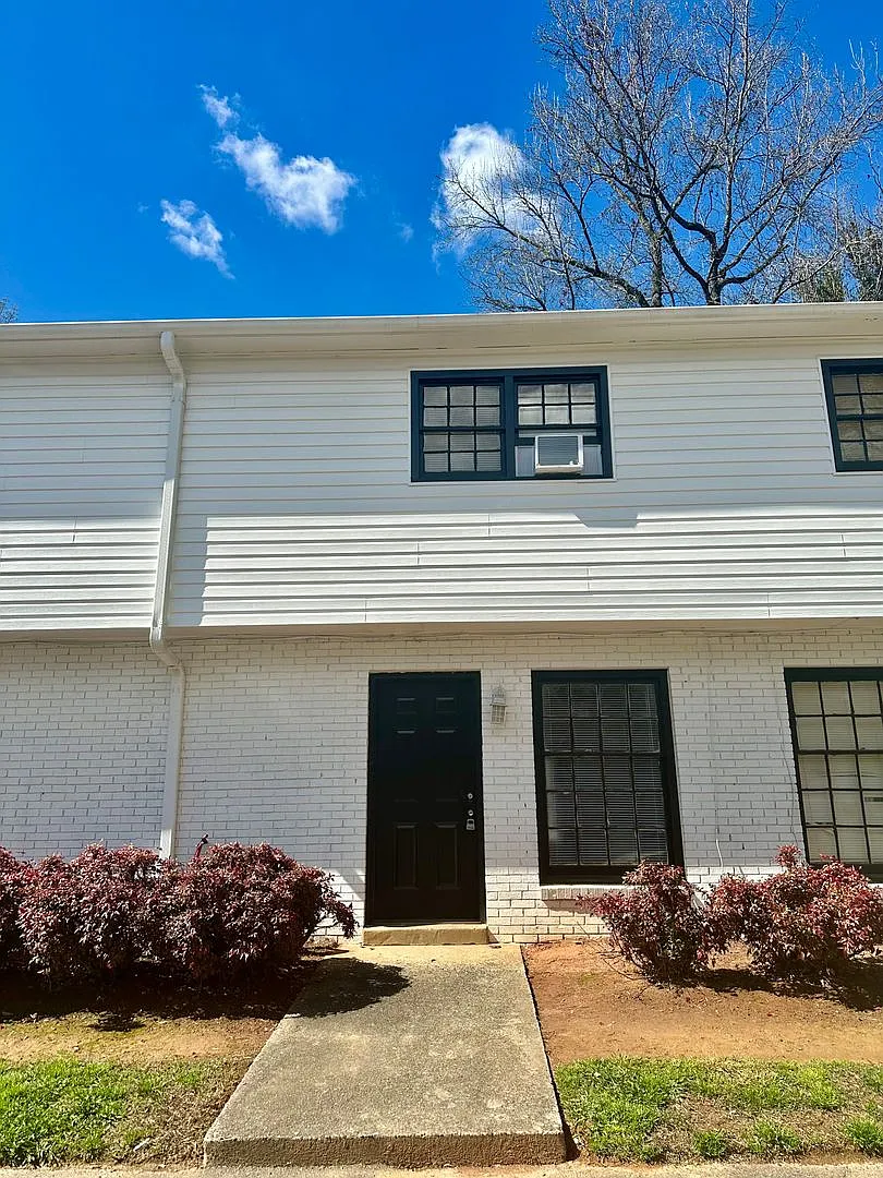 2909 Burgess Drive — Photo 1