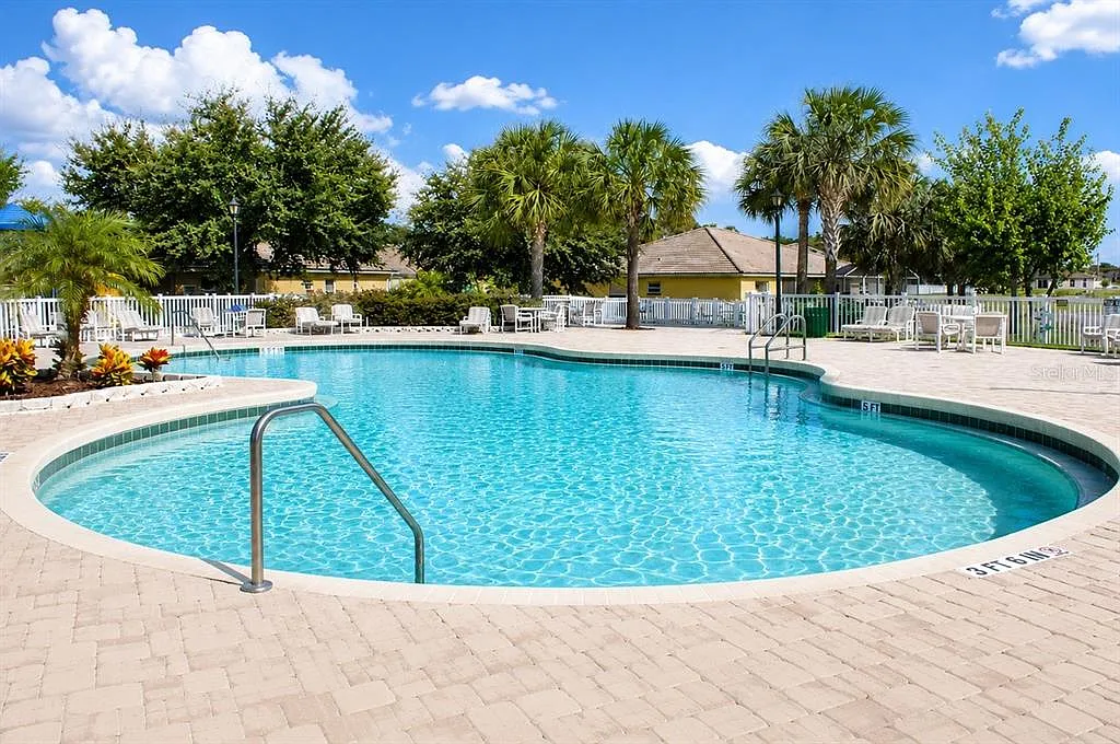 3 bed, 2.0 bath, 1249 sqft, $1,600 — Photo 2
