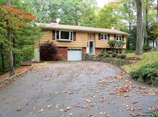 15 Fox Trl, Stockholm, NJ 07460