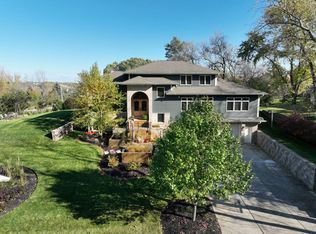 4720 S Fairview Dr, New Berlin, WI 53146