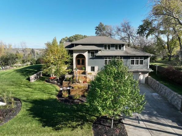 4720 South Fairview DRIVE, New Berlin, WI 53146