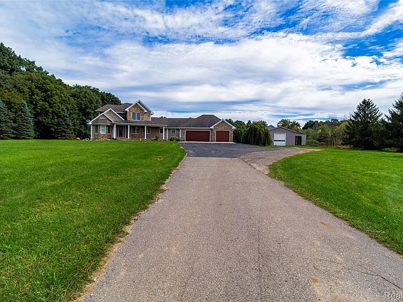 4th image of 459 Maple Grove Rd