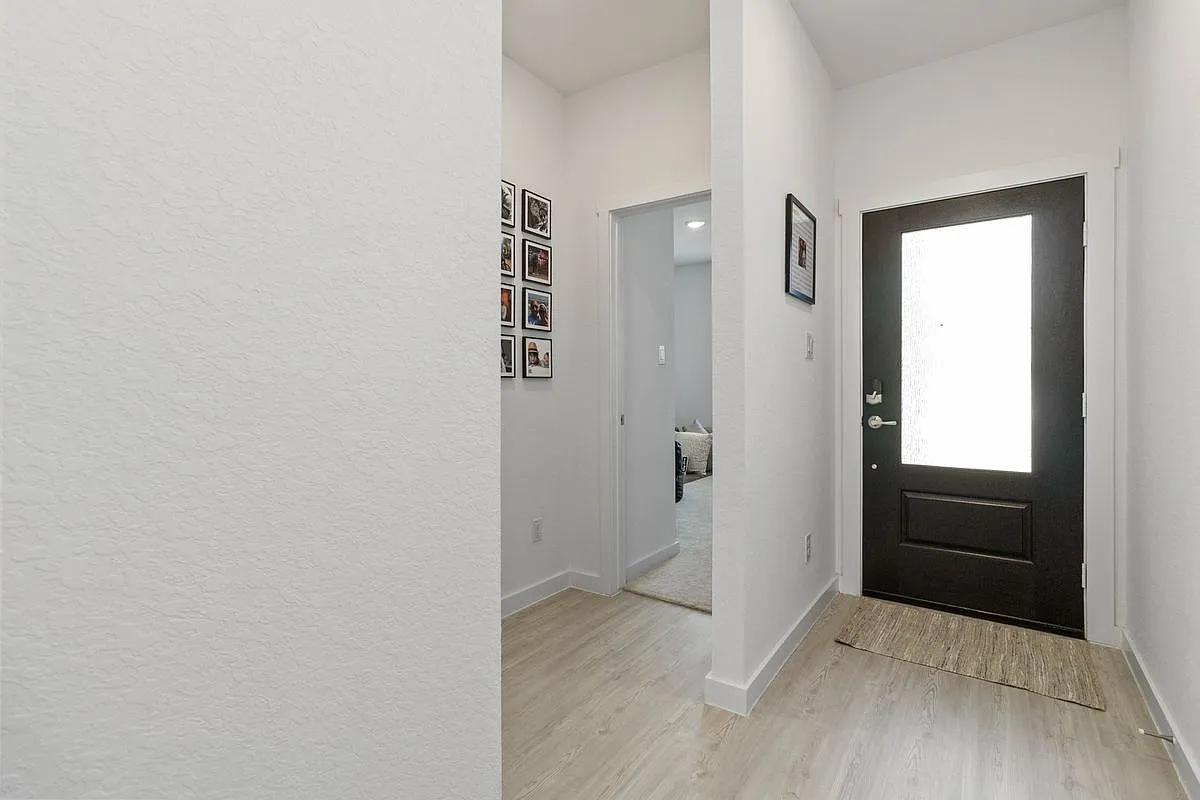 3 bed, 2.0 bath, 1633 sqft, $1,950 — Photo 2