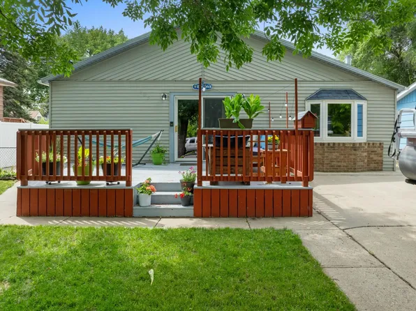 305 17th St NW, Minot, ND 58703