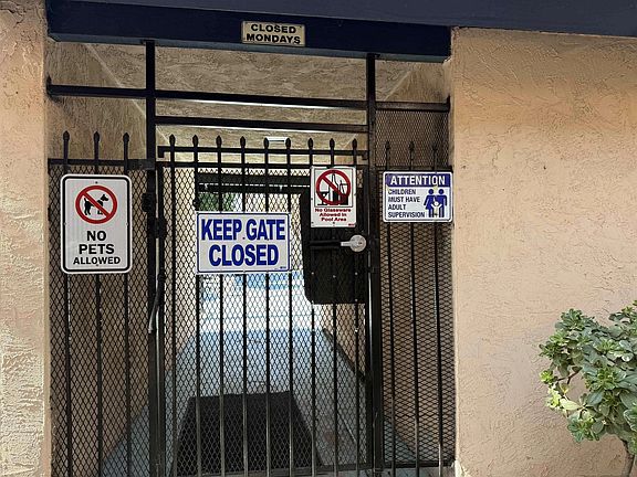 2nd image of 867 W San Ysidro Blvd Unit 5