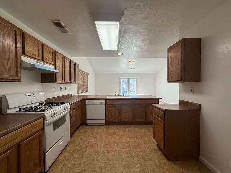 3331 N Linda Vista St — Photo 11