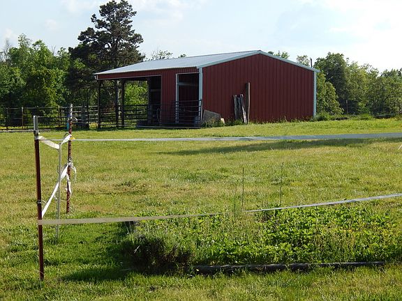 3-stall barn with tack and feed rooms