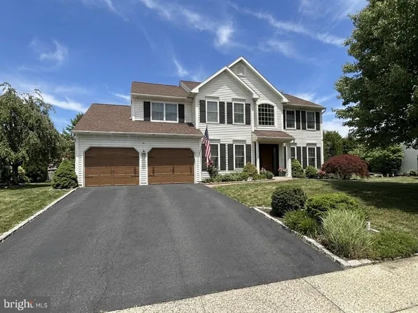 1115 Stonehenge Dr, Reading, PA 19606