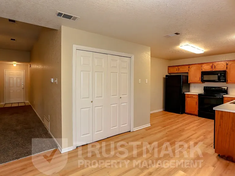 1001 Joe Morse Dr — Photo 7