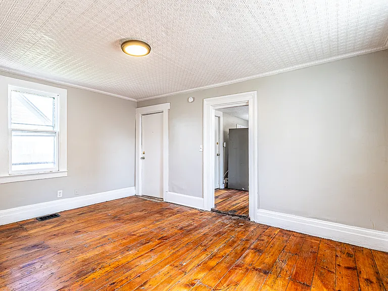 279-279.5 Adams St #C — Photo 8