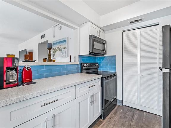 2nd image of 801 Andrews Ave APT 7