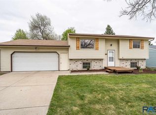 5404 W 25th St, Sioux Falls, SD 57106
