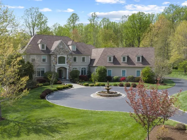 203 Wecks Pond Rd, New Hope, PA 18938