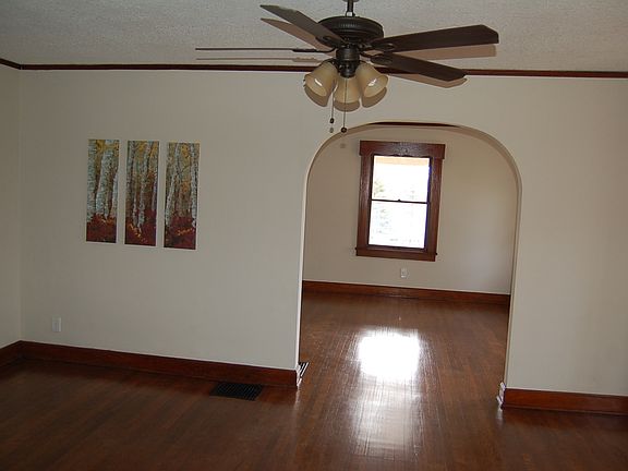 4th image of 4704 Foster St