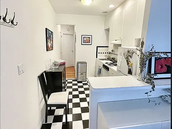 5th image of 500 1/2 E 84th St APT 4B
