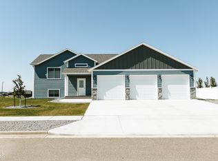 3403 Shamrock Loop, Dickinson, ND 58601