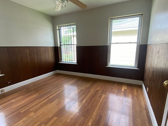 4th image of 227 BURWOOD LN