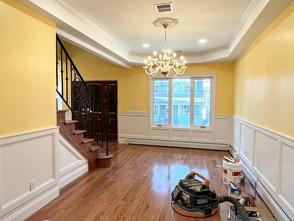 5th image of 68 Glenwood Ave #2