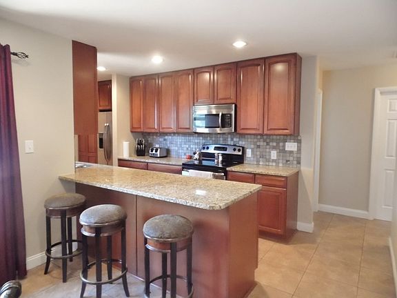 3rd image of 4 Lakewynds Dr