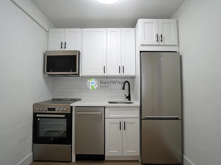 745 E 6th St #3 — Photo 8