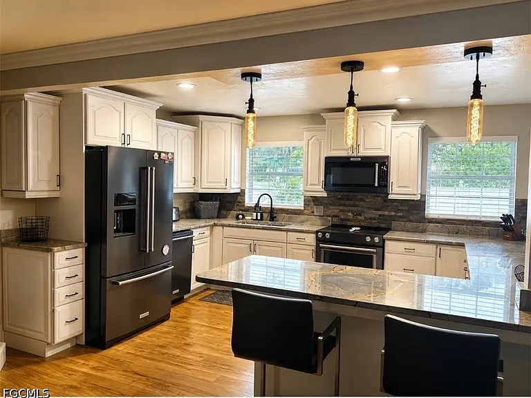 1343 Woodmere Ln — Photo 4
