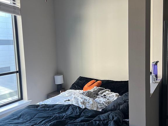 4th image of 715 W 23rd St #1628