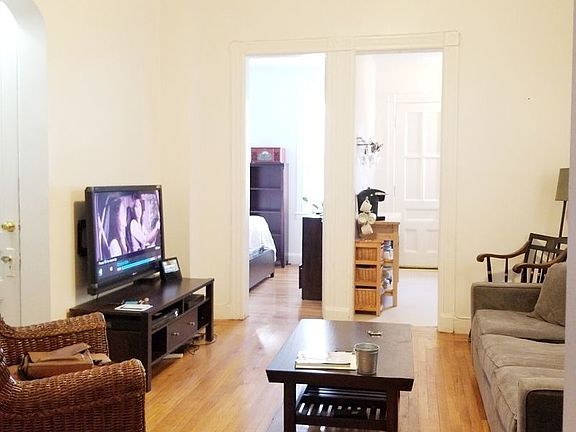 3rd image of 2558 37th St APT 1