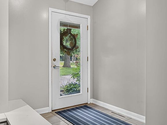 5th image of 4655 S Lakehill Avenue