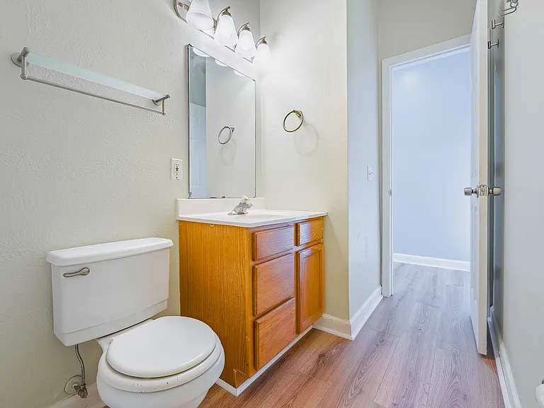 237 Benton St #201 — Photo 8