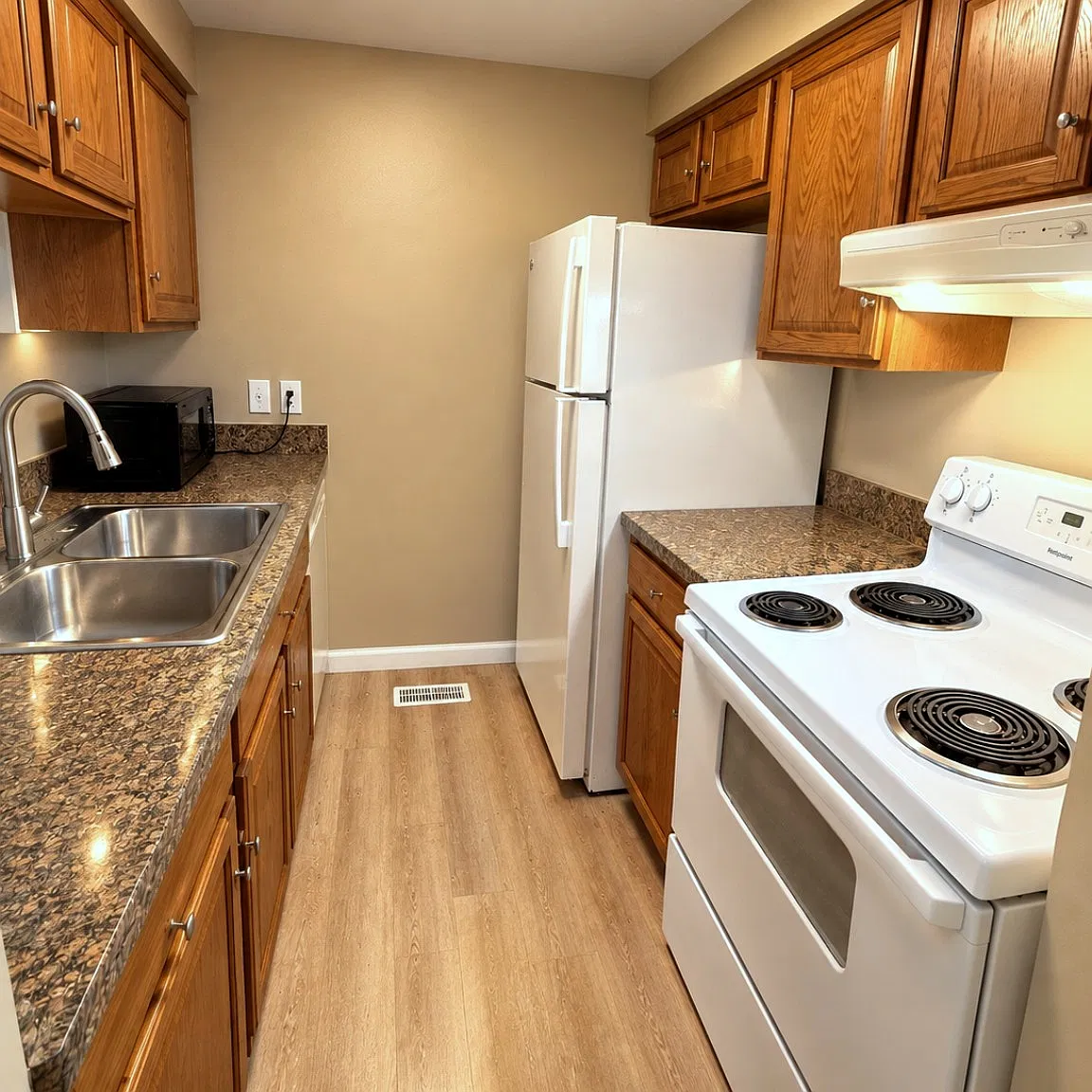 2 bed, 1.5 bath, 1100 sqft, $1,200 — Photo 3
