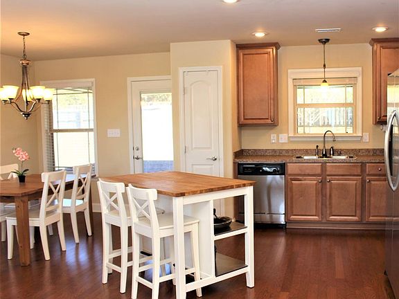 5th image of 15696 Coach House Ct NW