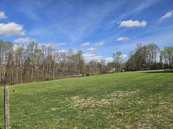 4th image of 80 Ashley Dr