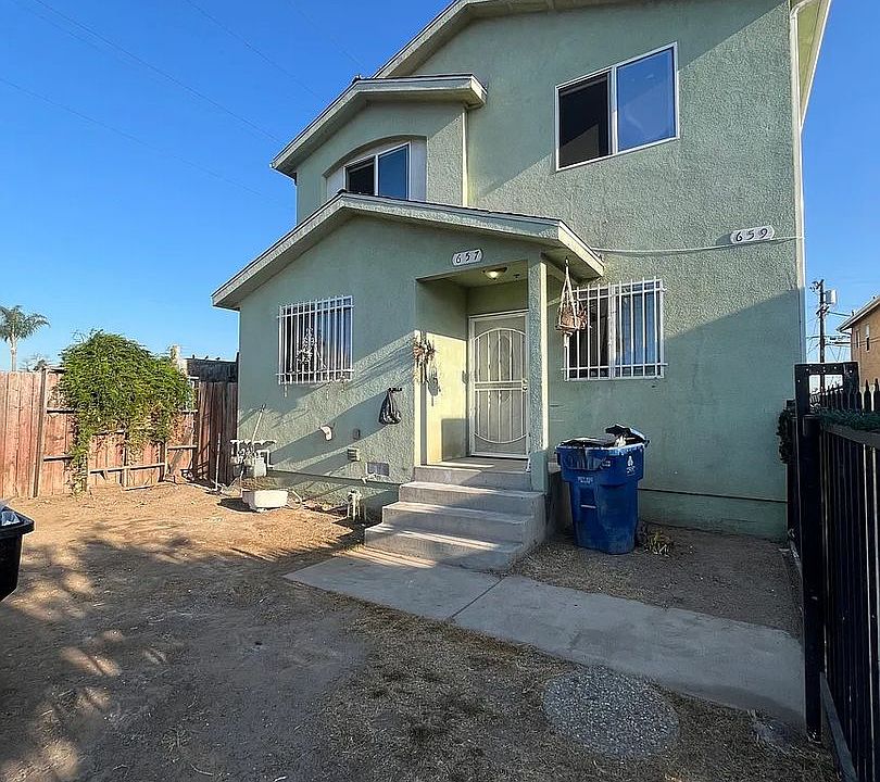 1st image of 657-659 E 116th St #657