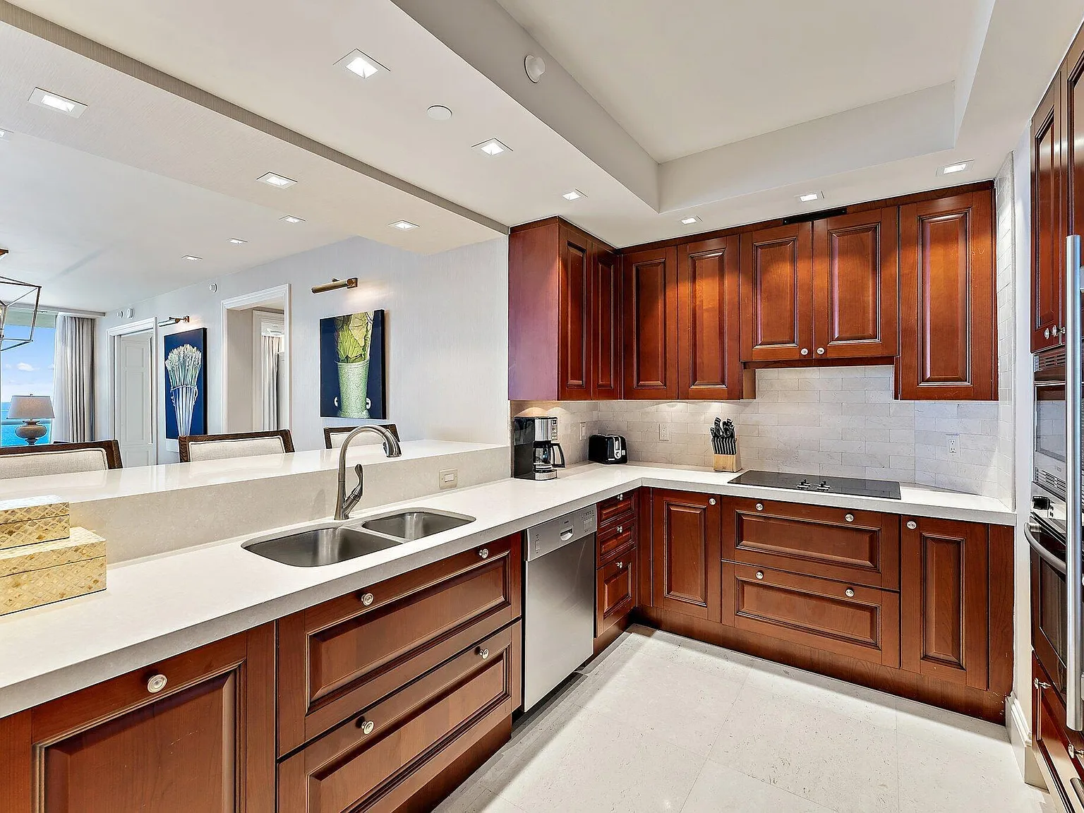 2 bed, 2.5 bath, 1920 sqft, $16,000 — Photo 2