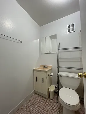 Rented by Astoria Realty | media 15