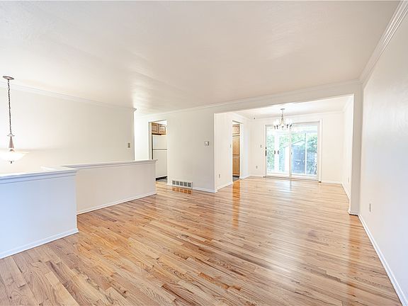 4th image of 344 Springwood Dr