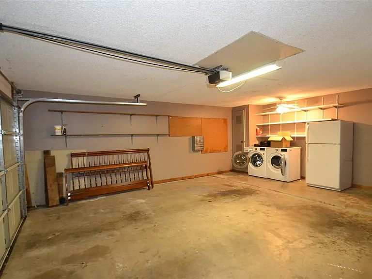 8833 Tallwood Dr — Photo 37