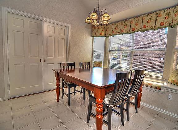 5th image of 3912 Lindale Dr