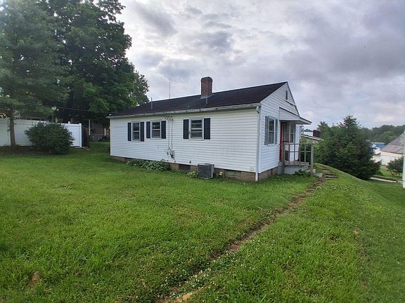4th image of 215 Whitehouse St