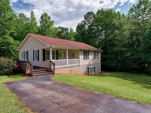 409 Pawnee Dr, Walhalla, SC 29691